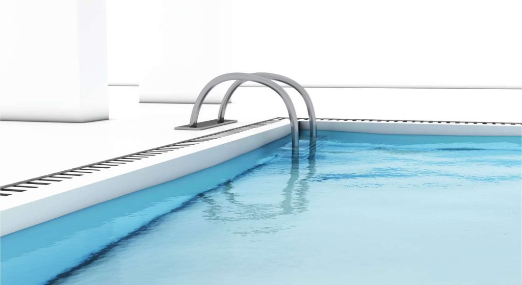 Piscine avec ligne d'eau impeccable