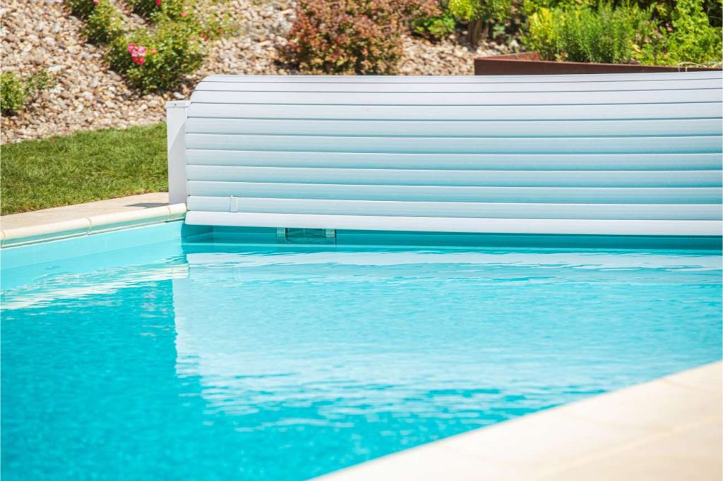 Volet roulant, couverture de sécurité électrique hors sol ou immergée par Passion Piscine Entretien